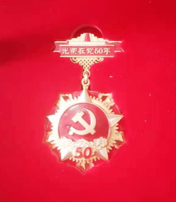 女儿出嫁当天,父亲用逃离的方式掩盖他的不舍